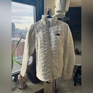 White thermoball eco Northface Jacket